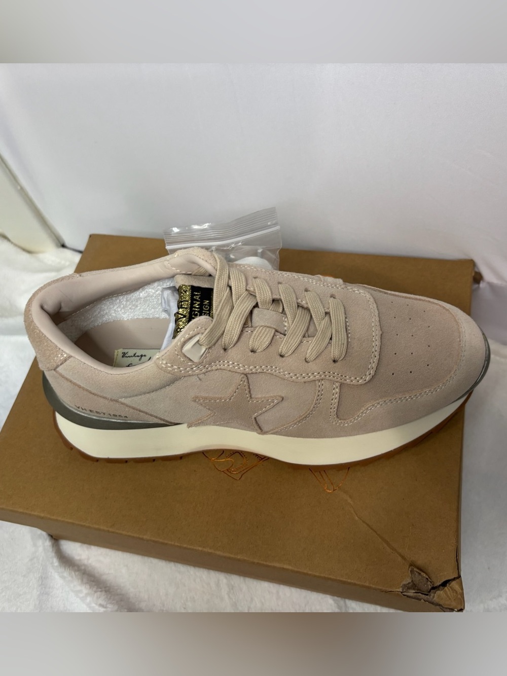 Vintage Havana Women's Star Suede Sneaker in Stone - Picture 2 of 3
